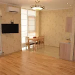 Apartament аркадия студия с балконом частичный вид моря первая линия от моря Odessa