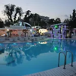 аркадия студия с балконом частичный вид моря первая линия от моря Apartman *