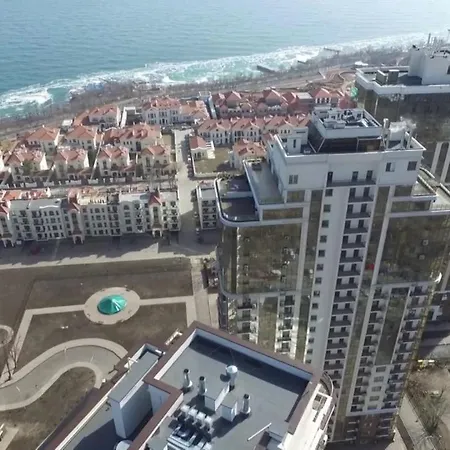 Apartament аркадия студия с балконом 5 этажчастичный вид моря первая линия от моря