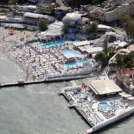 аркадия студия с балконом частичный вид моря первая линия от моря Lejlighed