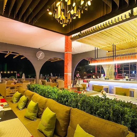 аркадия студия с балконом 5 этажчастичный вид моря первая линия от моря Apartament *