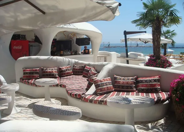 Apartament аркадия студия с балконом частичный вид моря первая линия от моря