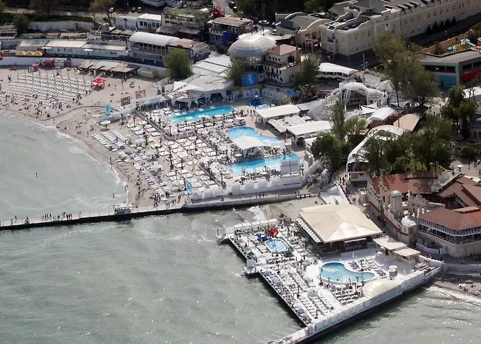 аркадия студия с балконом частичный вид моря первая линия от моря Apartament