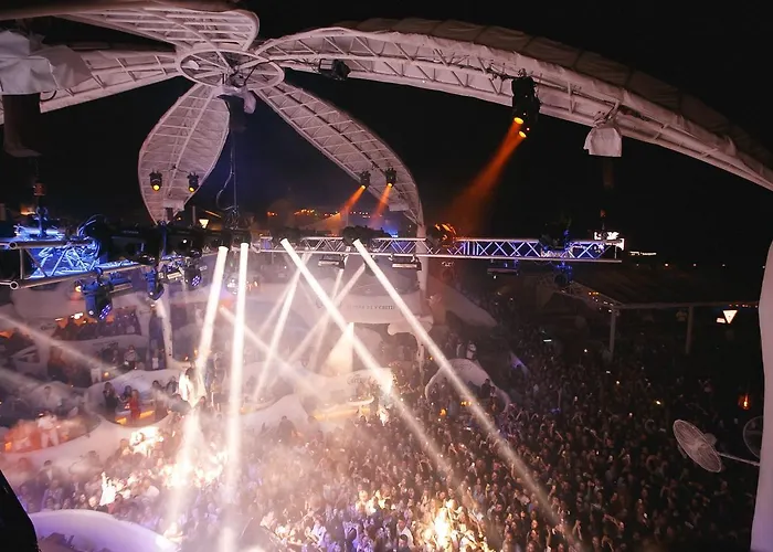 Apartament аркадия студия с балконом частичный вид моря первая линия от моря Odessa