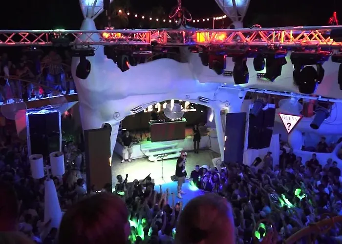 Apartman аркадия студия с балконом частичный вид моря первая линия от моря